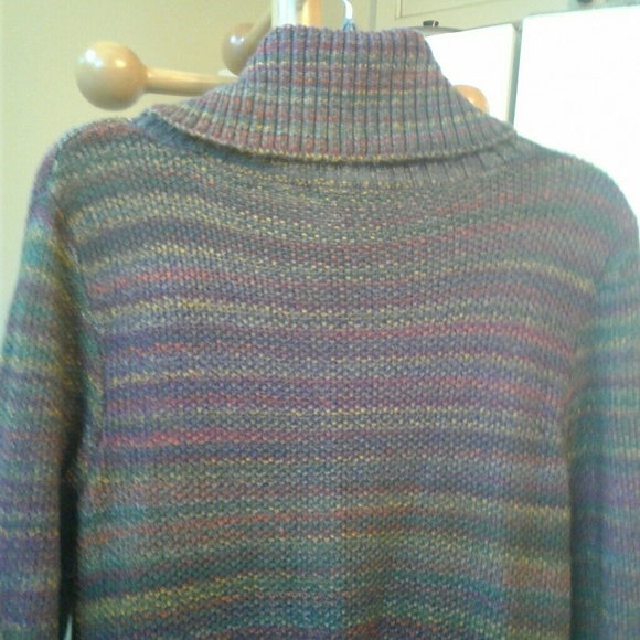 Woman's Sweater - Picture 6 of 8